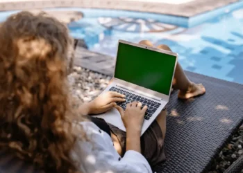 Top 7 Gadgets Every Digital Nomad Needs